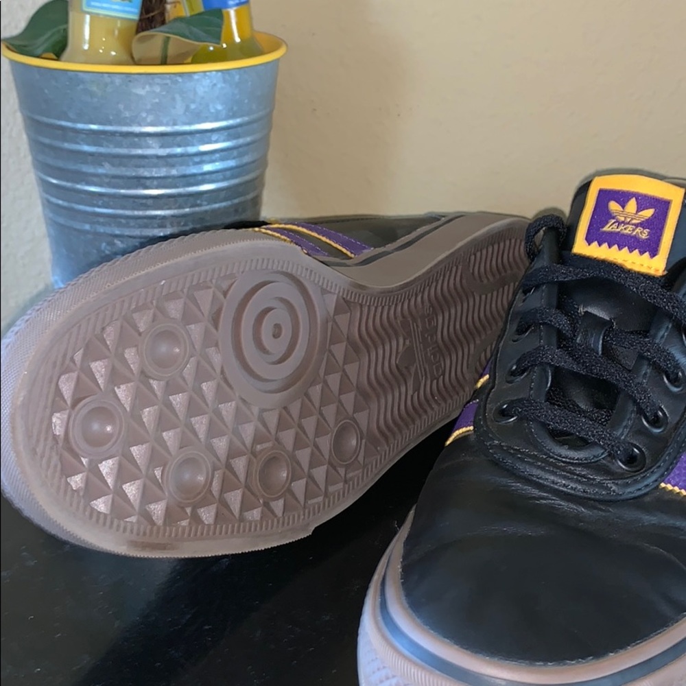 Adidas Lakers Sneaker - Picture 3 of 8